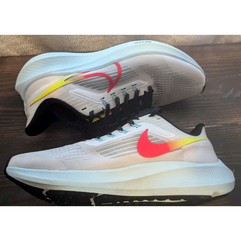 Size 8.5 - Nike Air Zoom Pegasus 39 White Crimson Volt 2022